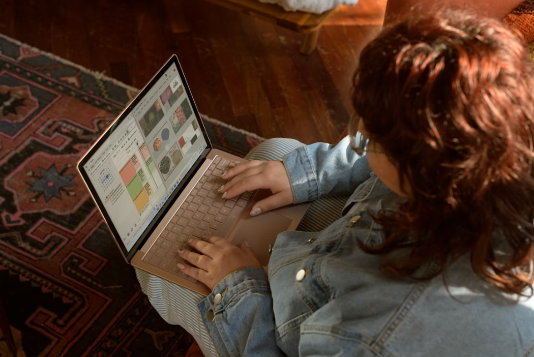 Creator using Pinterest for affiliate marketing and earning online.